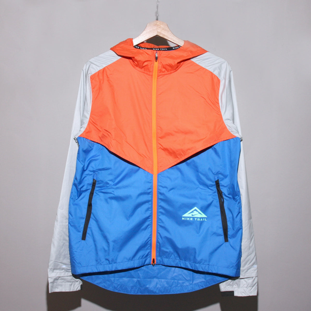 Nike Shield Women's Running Jacket Runner LIGHTWEIGHT