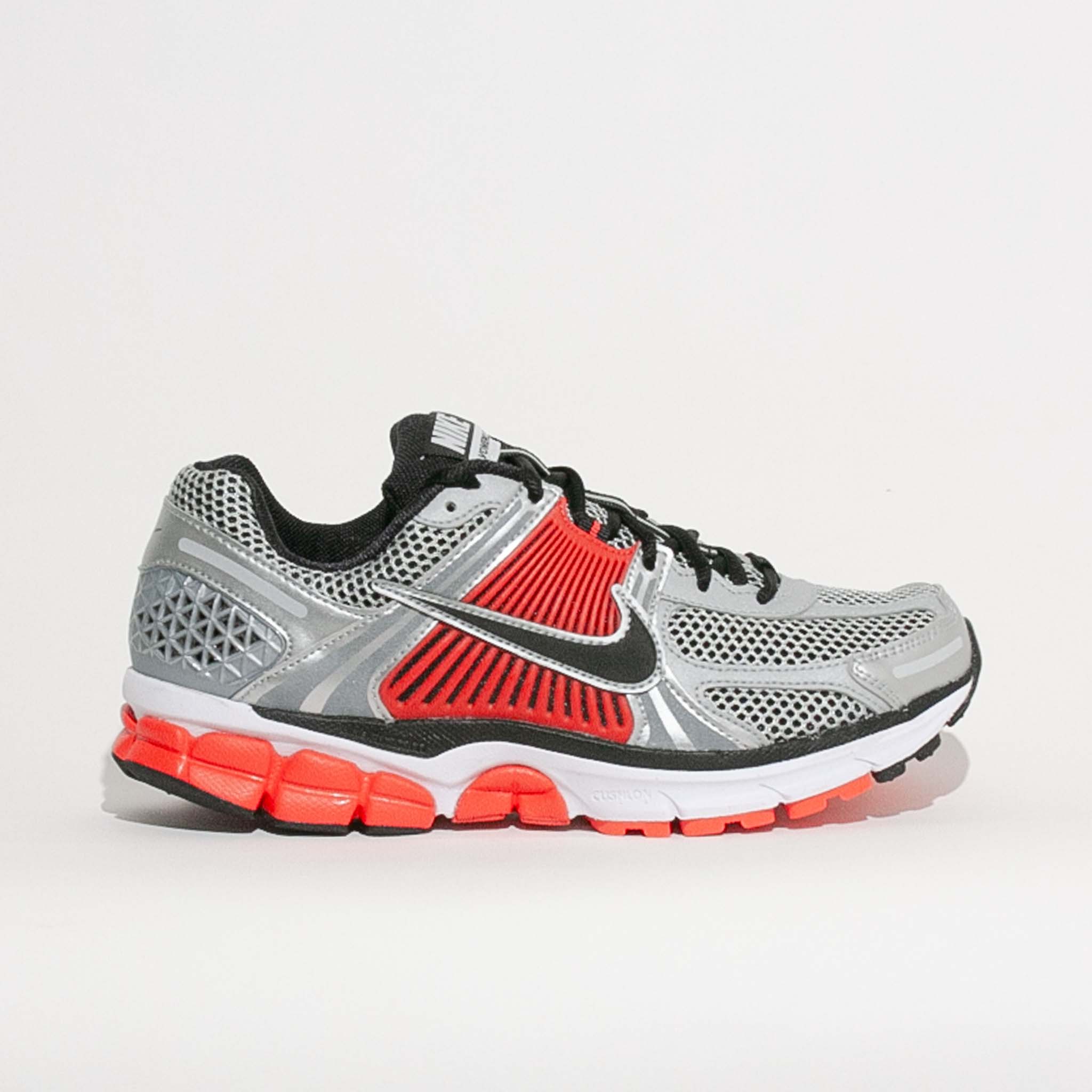 Side profile of the Nike Zoom Vomero 5 showing breathable mesh upper, TPU side paneling, and responsive cushioned sole.