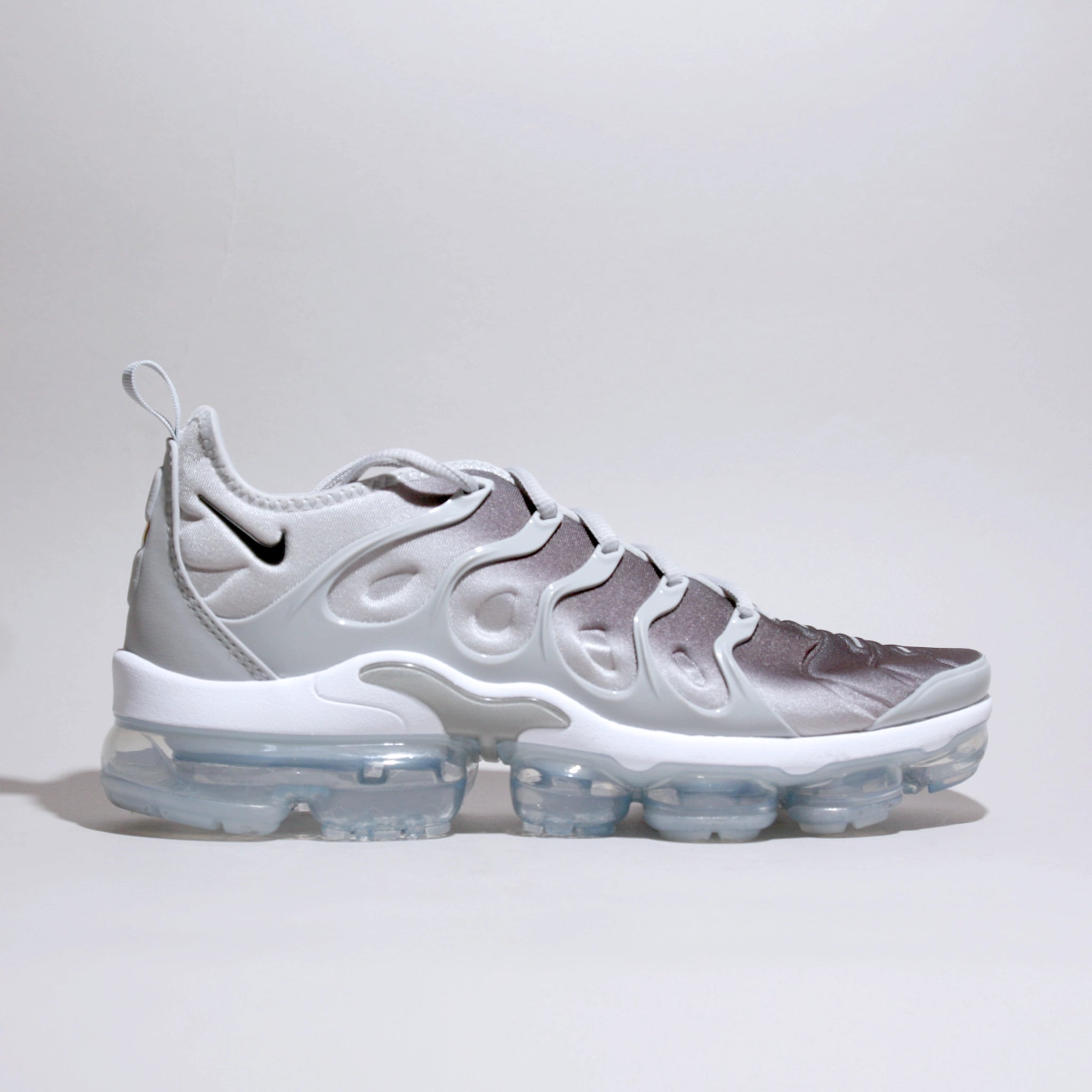 Vapormax white top wolf grey