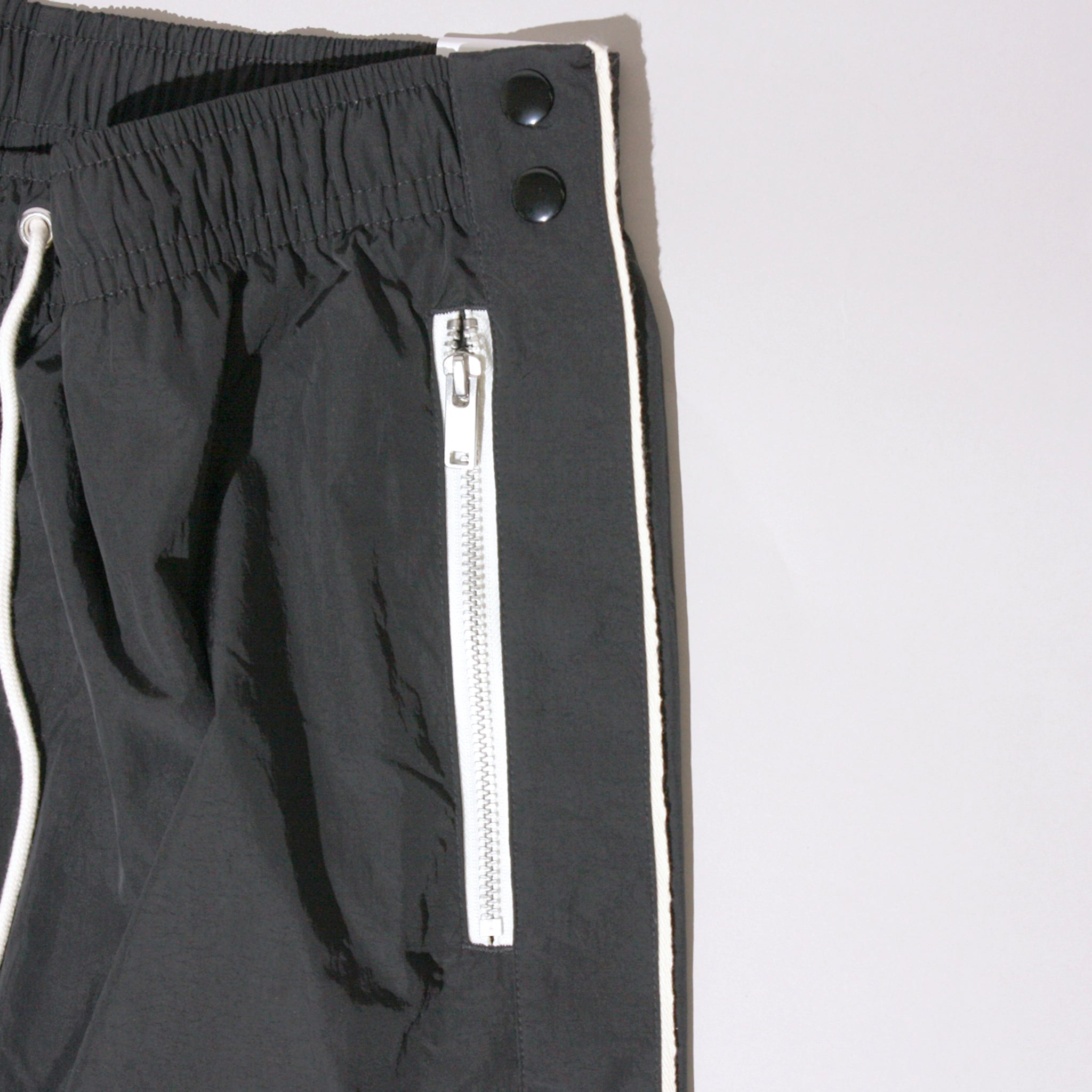Nike Sportswear Style Essentials Woven Unlined Tearaway Pants – Caltone
