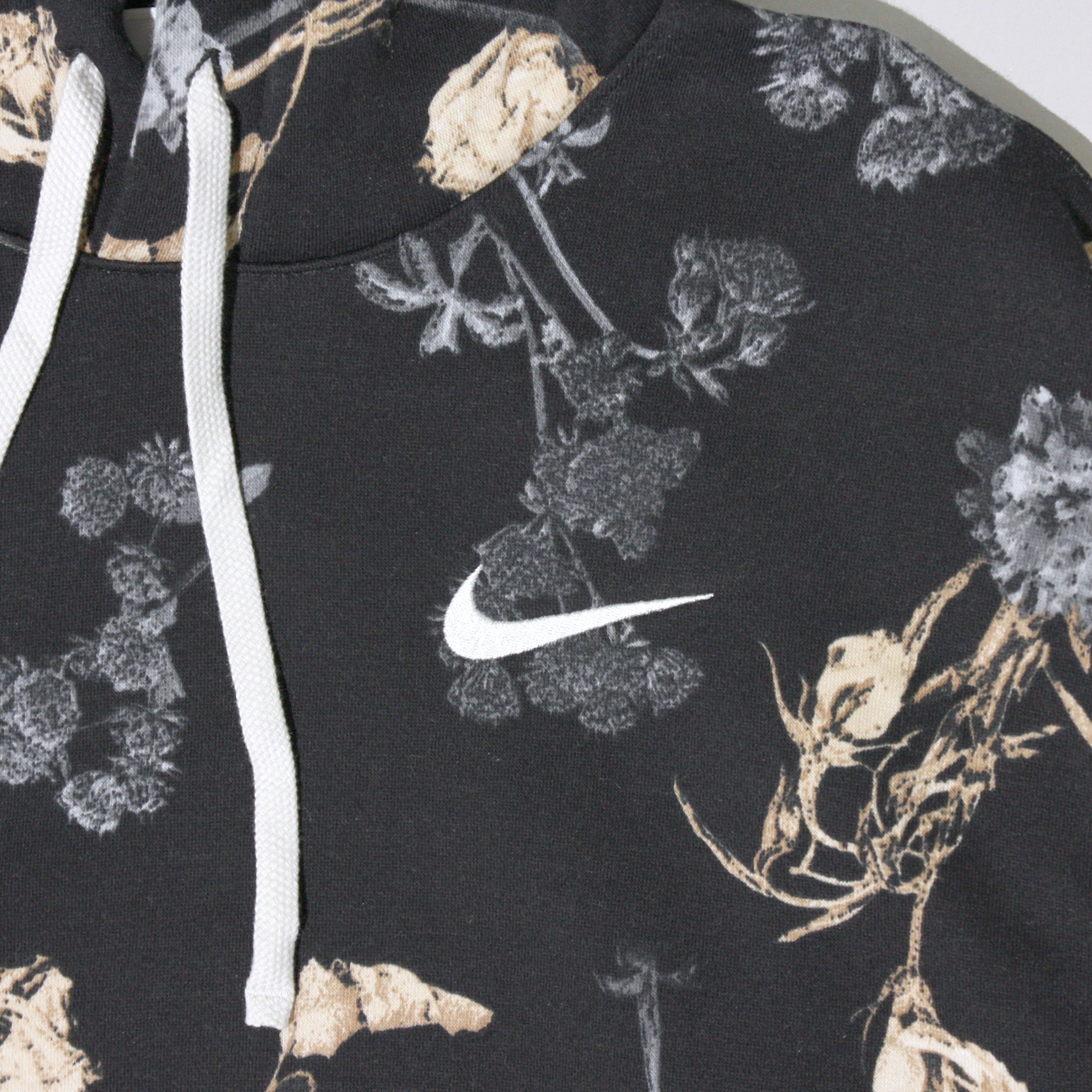 Nike floral pullover hotsell