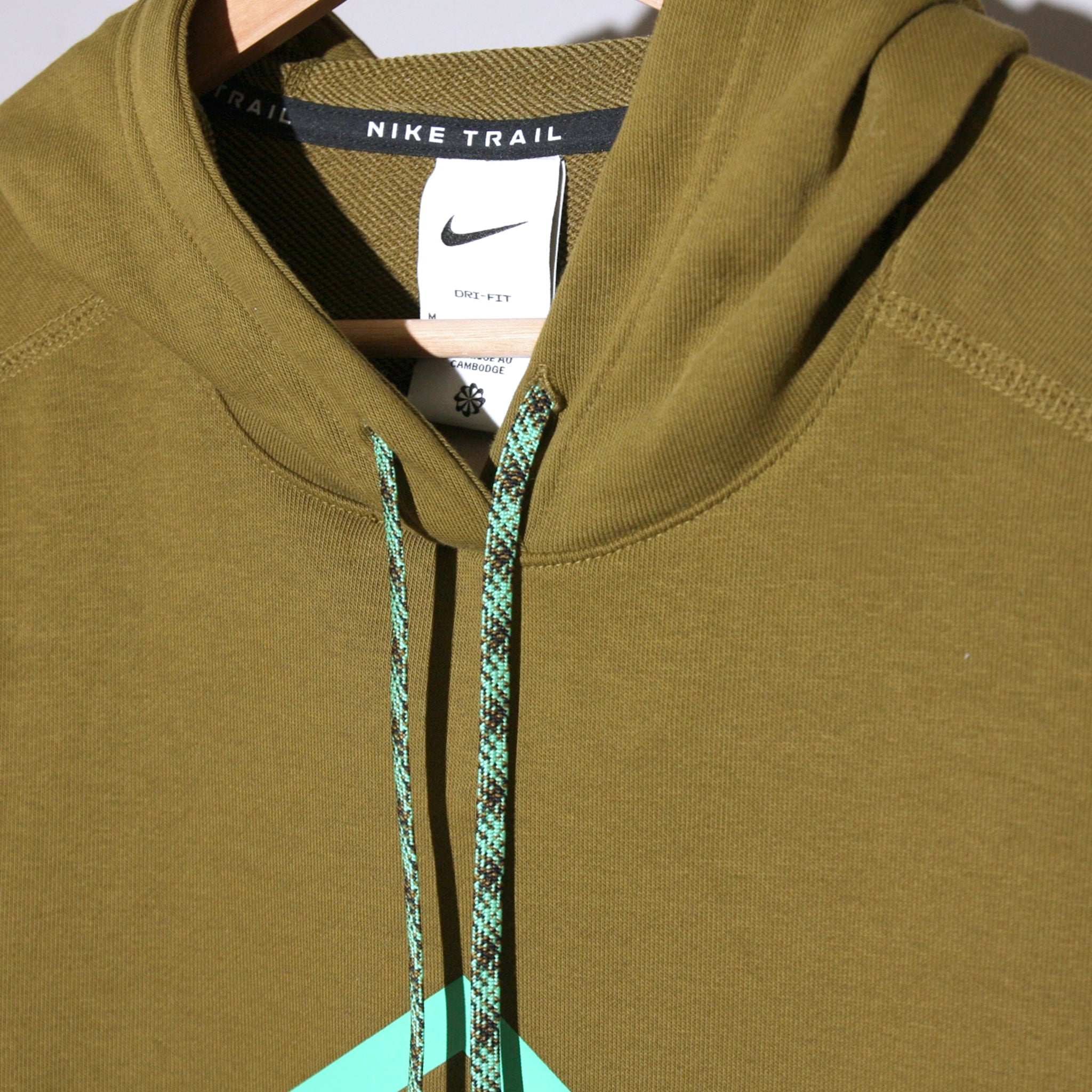 NIKE Dri FIT Trail Magic Hour Running Hoodie DV9324 368 Olive Flak Caltone
