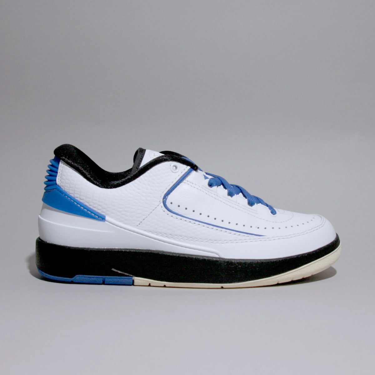 Nike Womens Air Jordan 2 Retro Low White/Varsity Royal-Black – Caltone