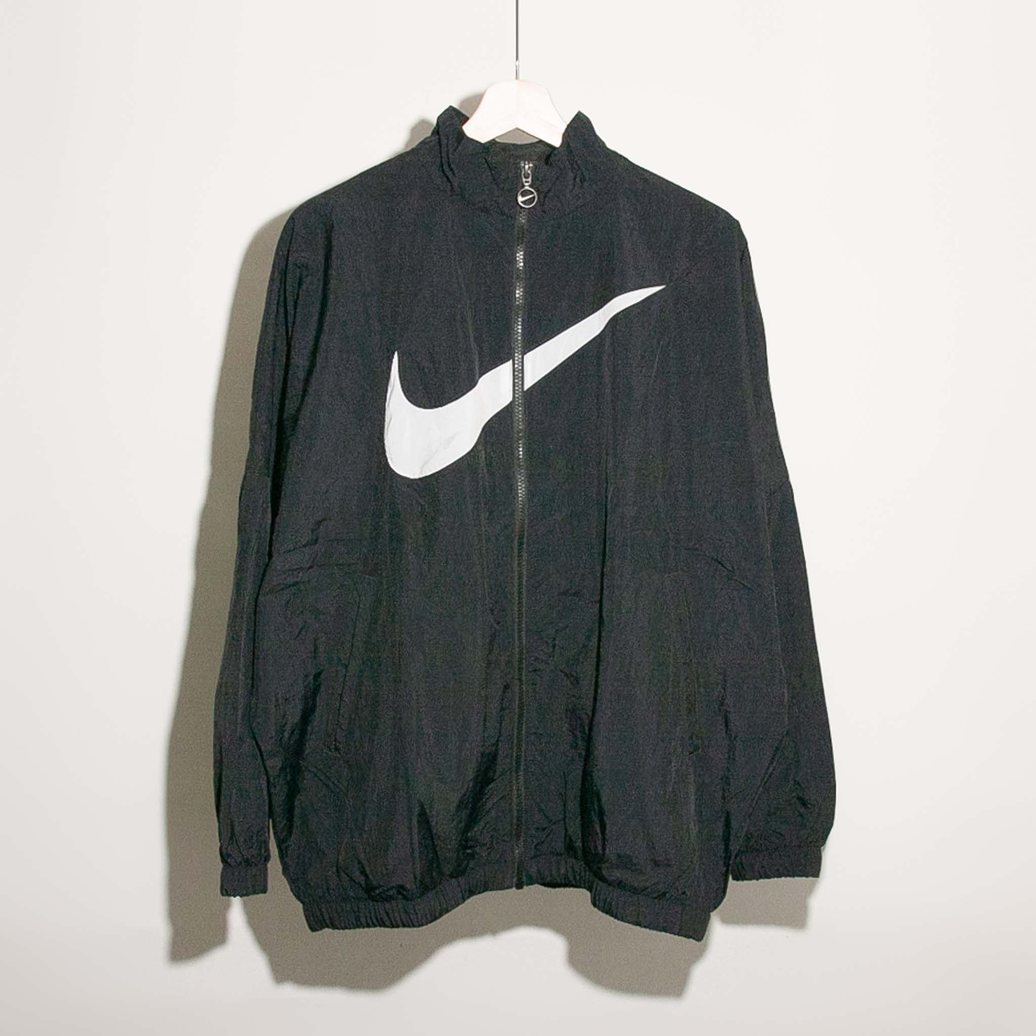 nike women's sportswear essential
