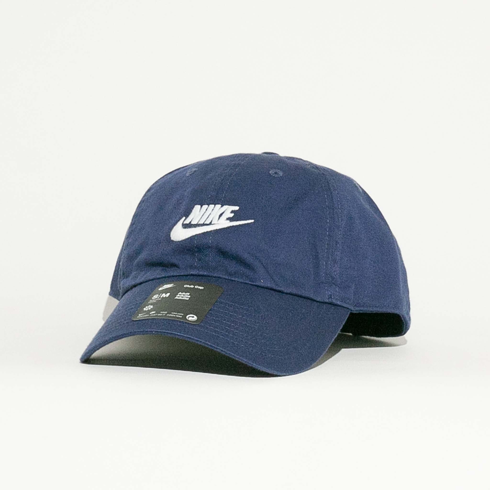 ◇Nike◇ Club Unstructured Futura Wash Cap Midnight Navy Whi Nike Club Unstructured Futura Wash Cap Midnight Navy – Caltone