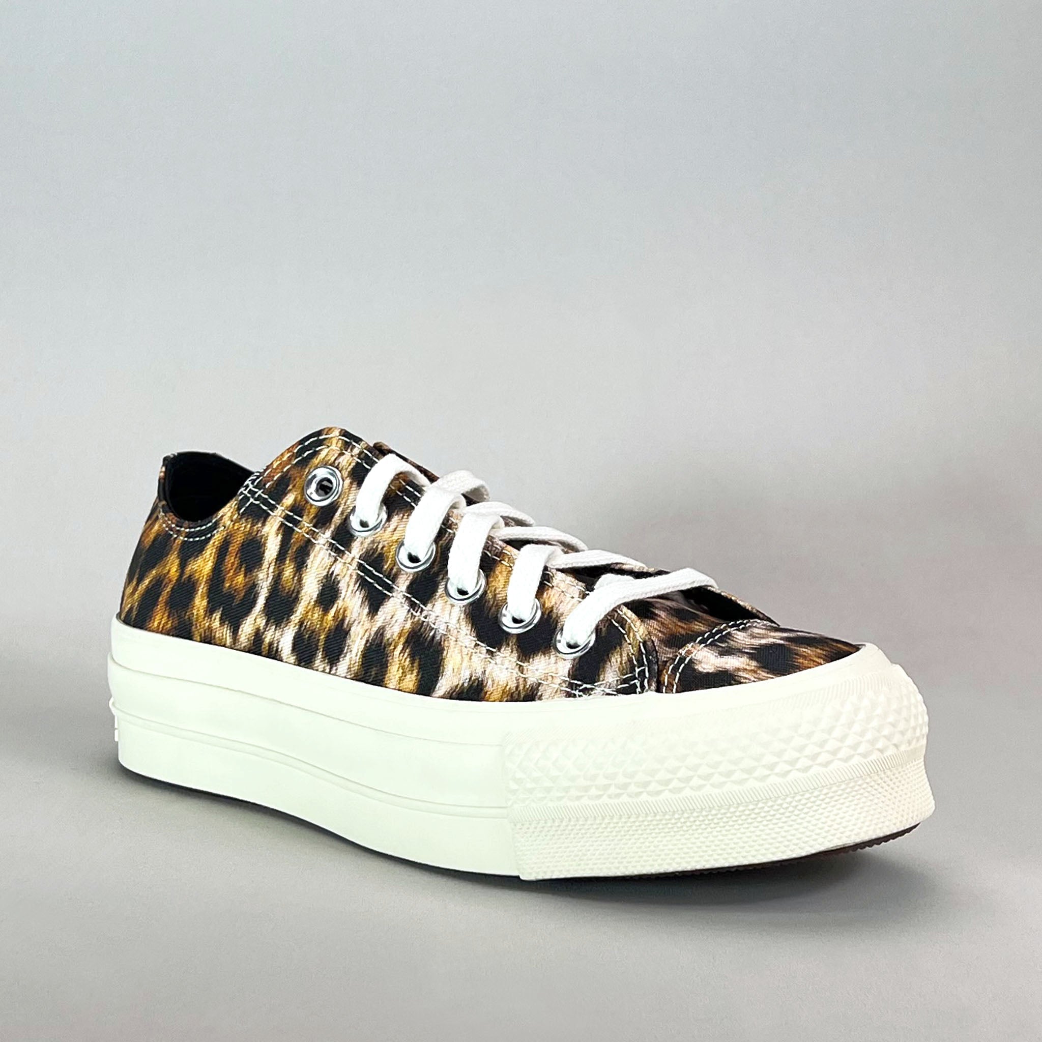 Chuck taylor all star sale wild lift low top