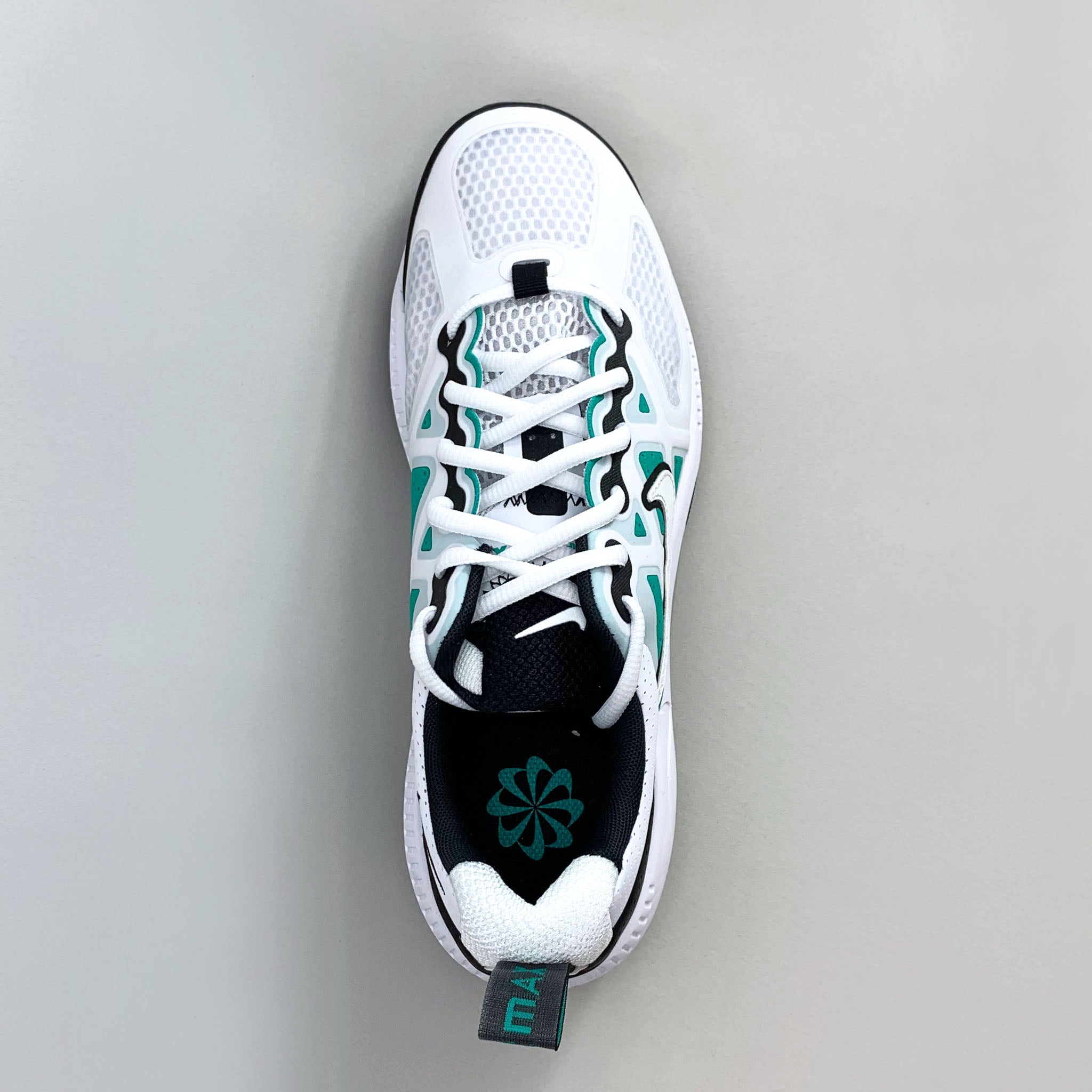 ナイキ Nike Air Max Genome スニーカー 靴 シューズ Amazon | Nike Air Max Genome メンズシューズ, ピュアプラチナ